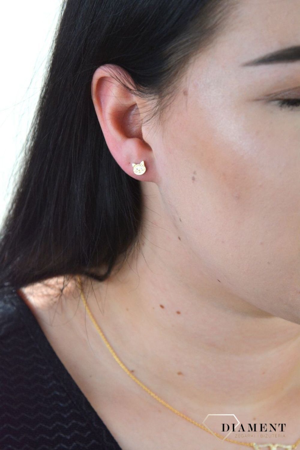 Złote kolczyki kotki na sztyft 333 KL 8072 333.jpg